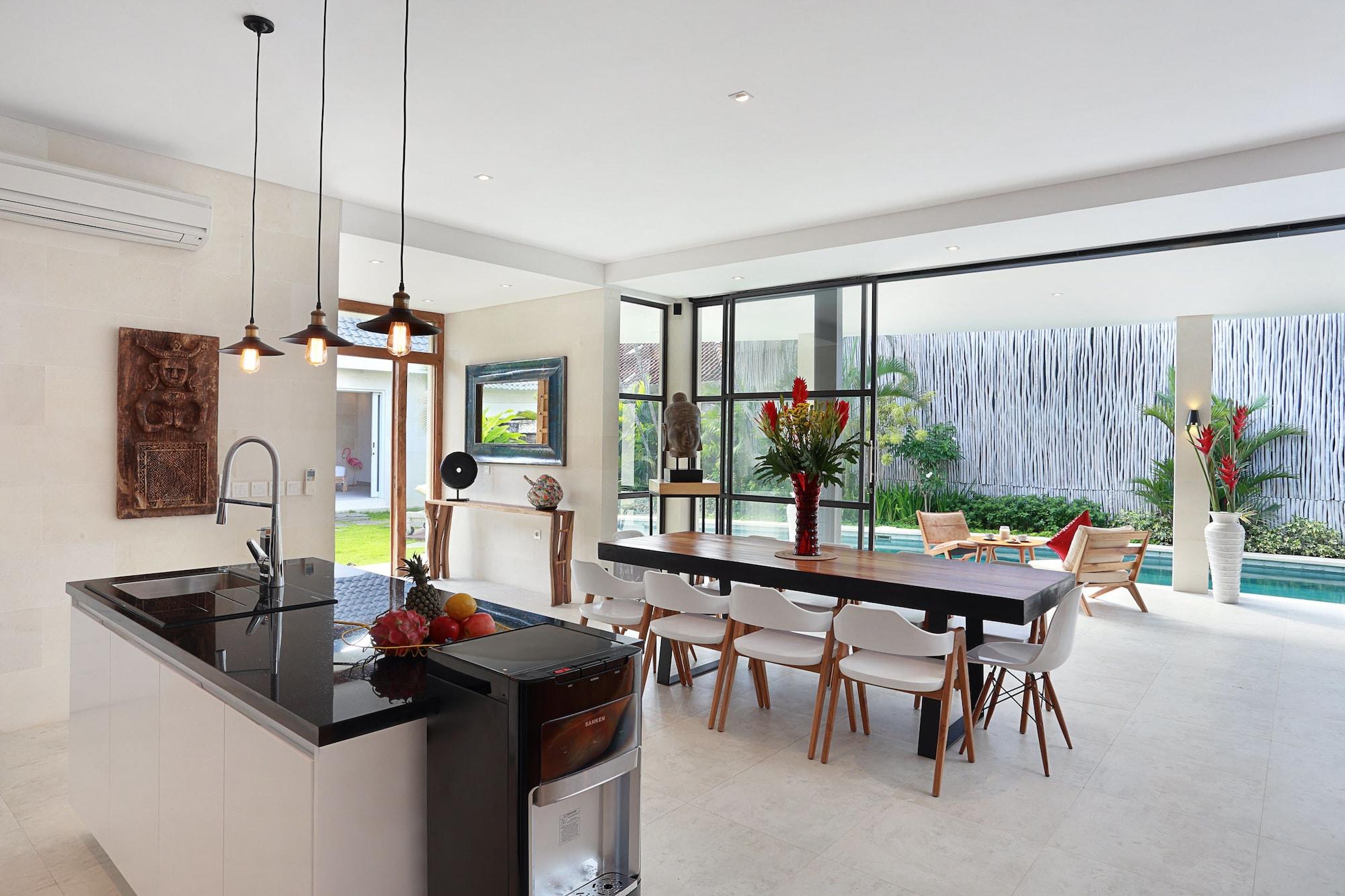 Seminyak White Design Villa Екстериор снимка