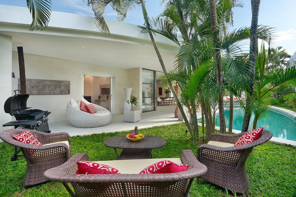 Seminyak White Design Villa Екстериор снимка